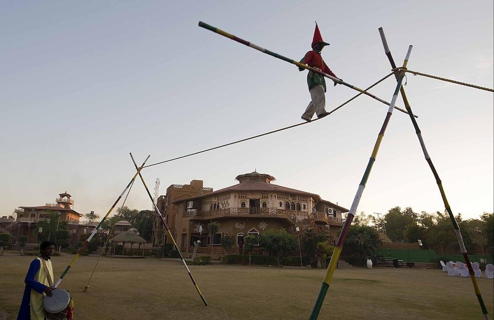 Nirali Dhani Ethnic Heritage Hotel And Resort Джодпур Екстериор снимка