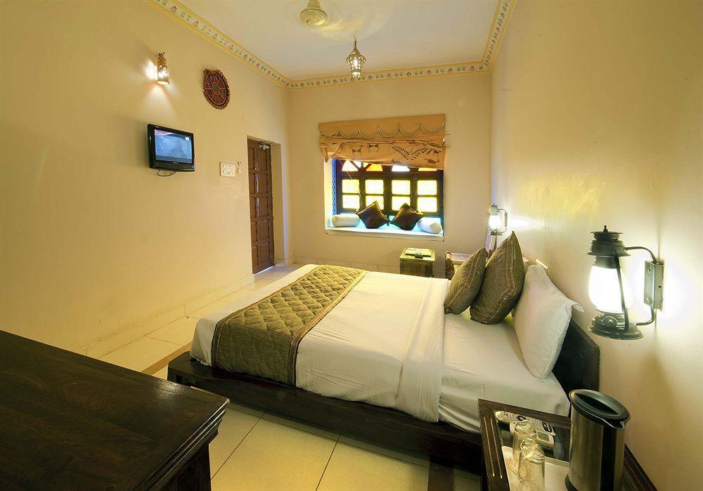 Nirali Dhani Ethnic Heritage Hotel And Resort Джодпур Екстериор снимка
