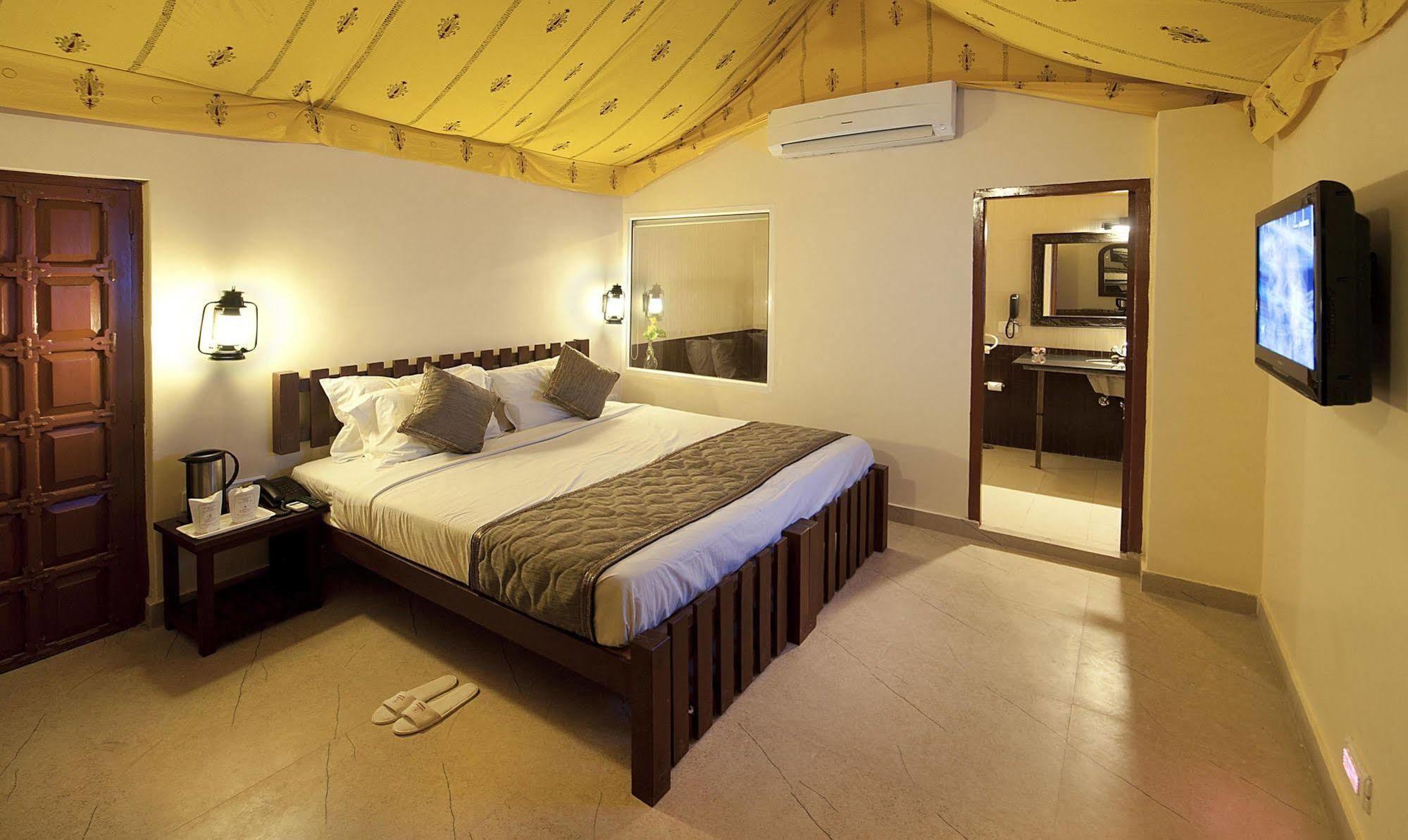 Nirali Dhani Ethnic Heritage Hotel And Resort Джодпур Екстериор снимка